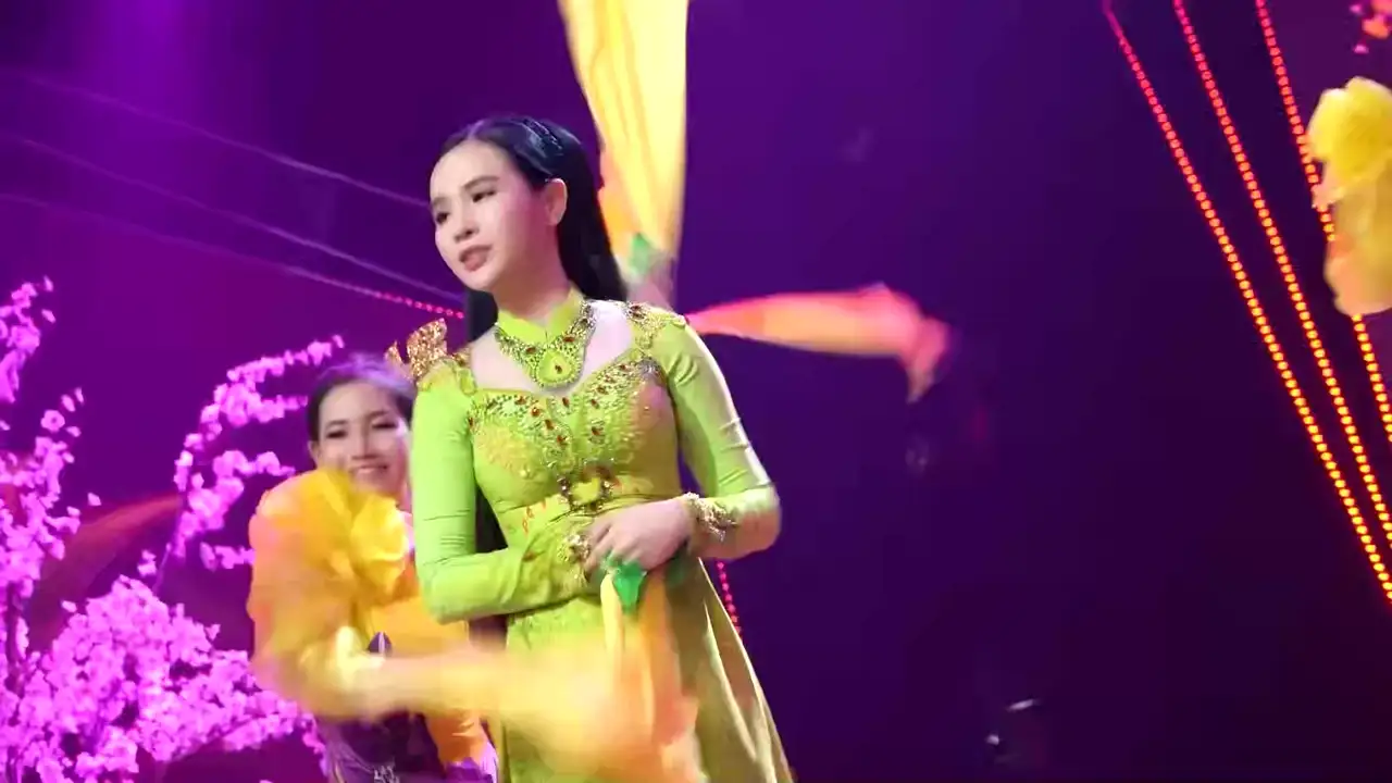 Ảnh bài hát Anh Cho Em Mùa Xuân