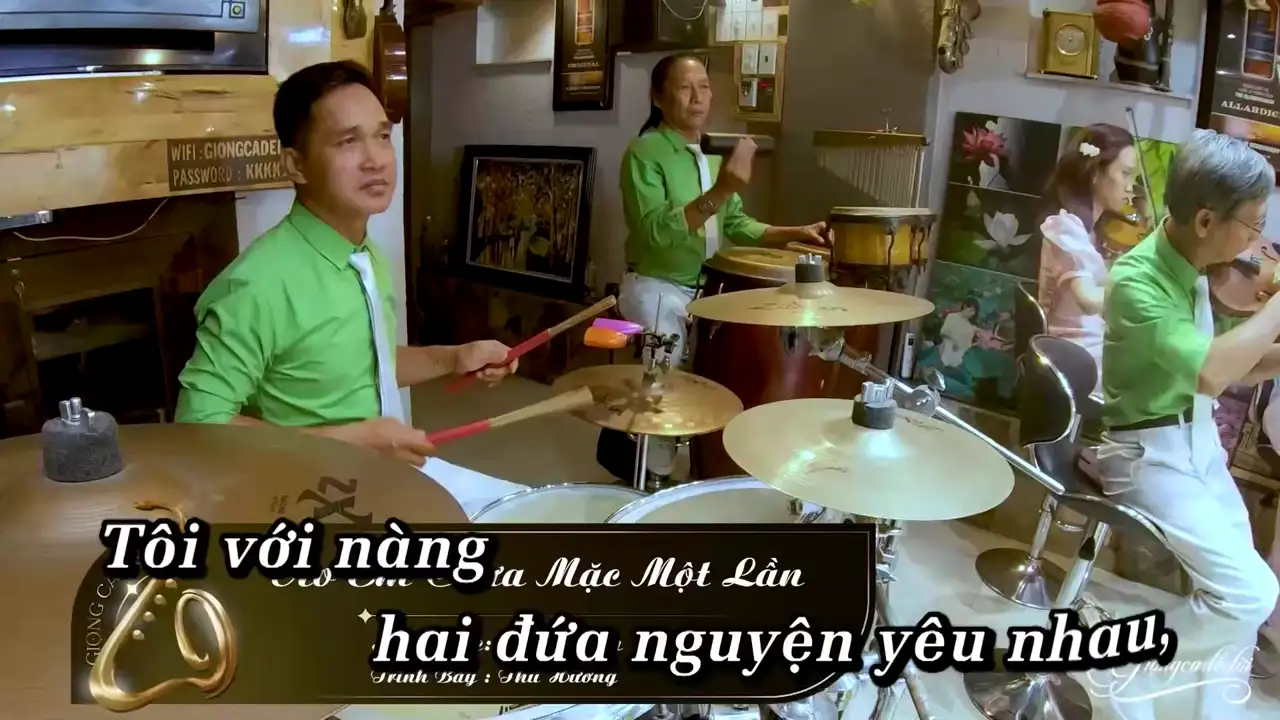 Ảnh bài hát Áo Em Chưa Mặc Một Lần