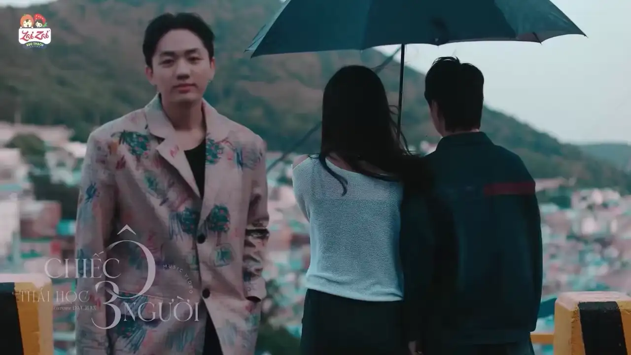 Ảnh bài hát Chiếc Ô Ba Người (Tone Nữ)