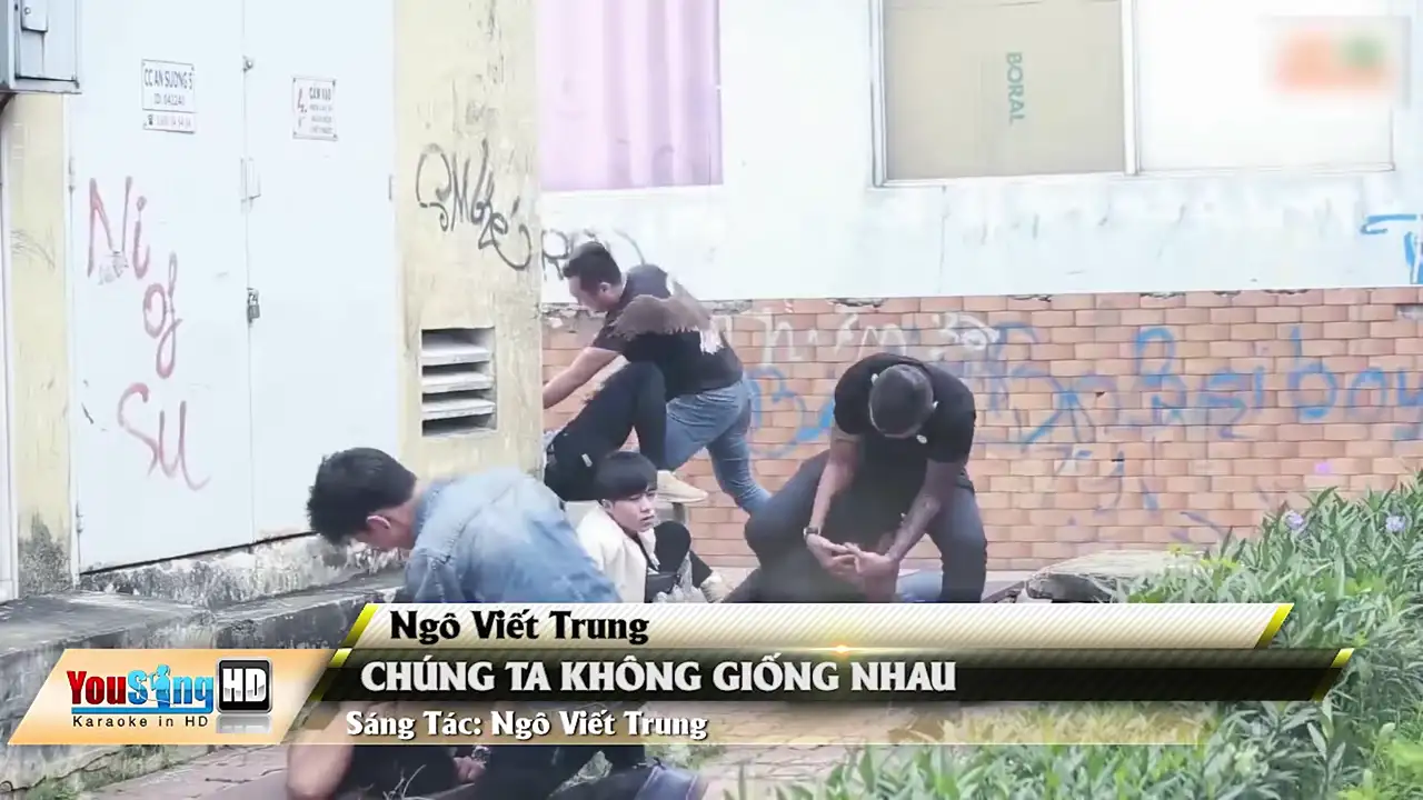 Ảnh bài hát Chúng Ta Không Giống Nhau