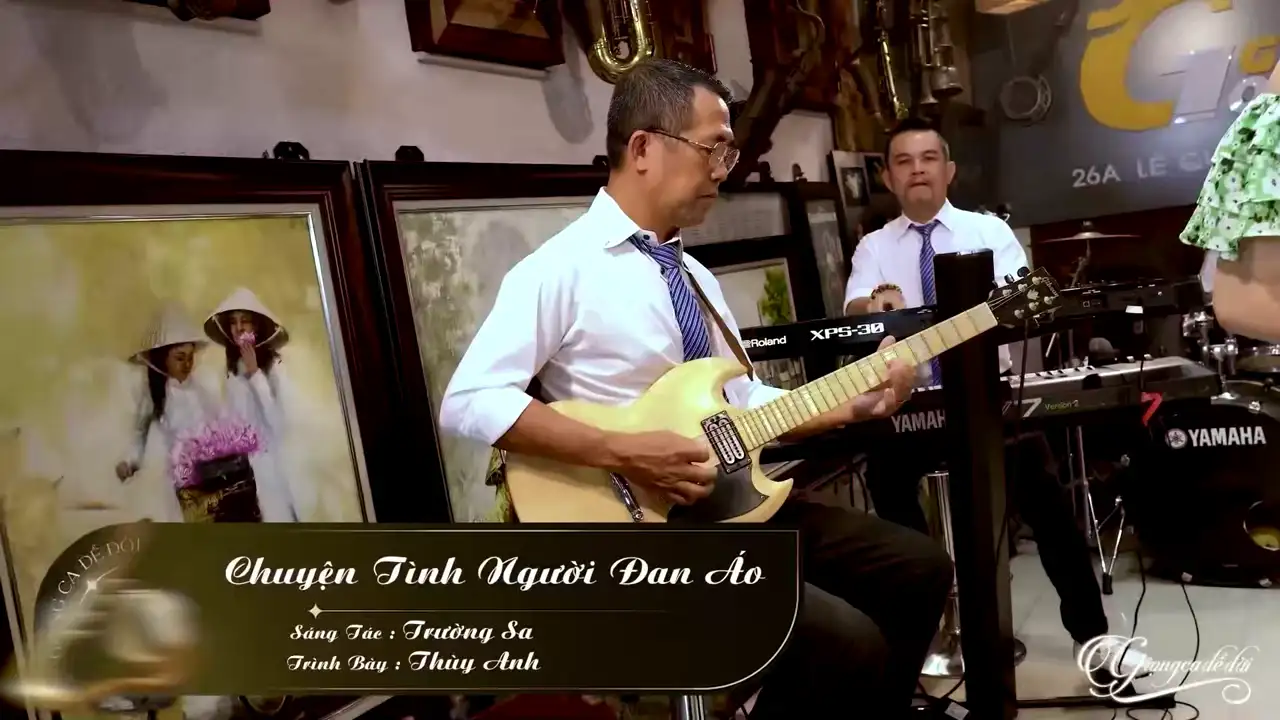 Ảnh bài hát Chuyện Tình Người Đan Áo