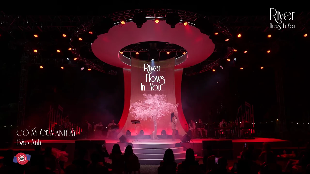 Ảnh bài hát Cô Ấy Của Anh Ấy (Live)