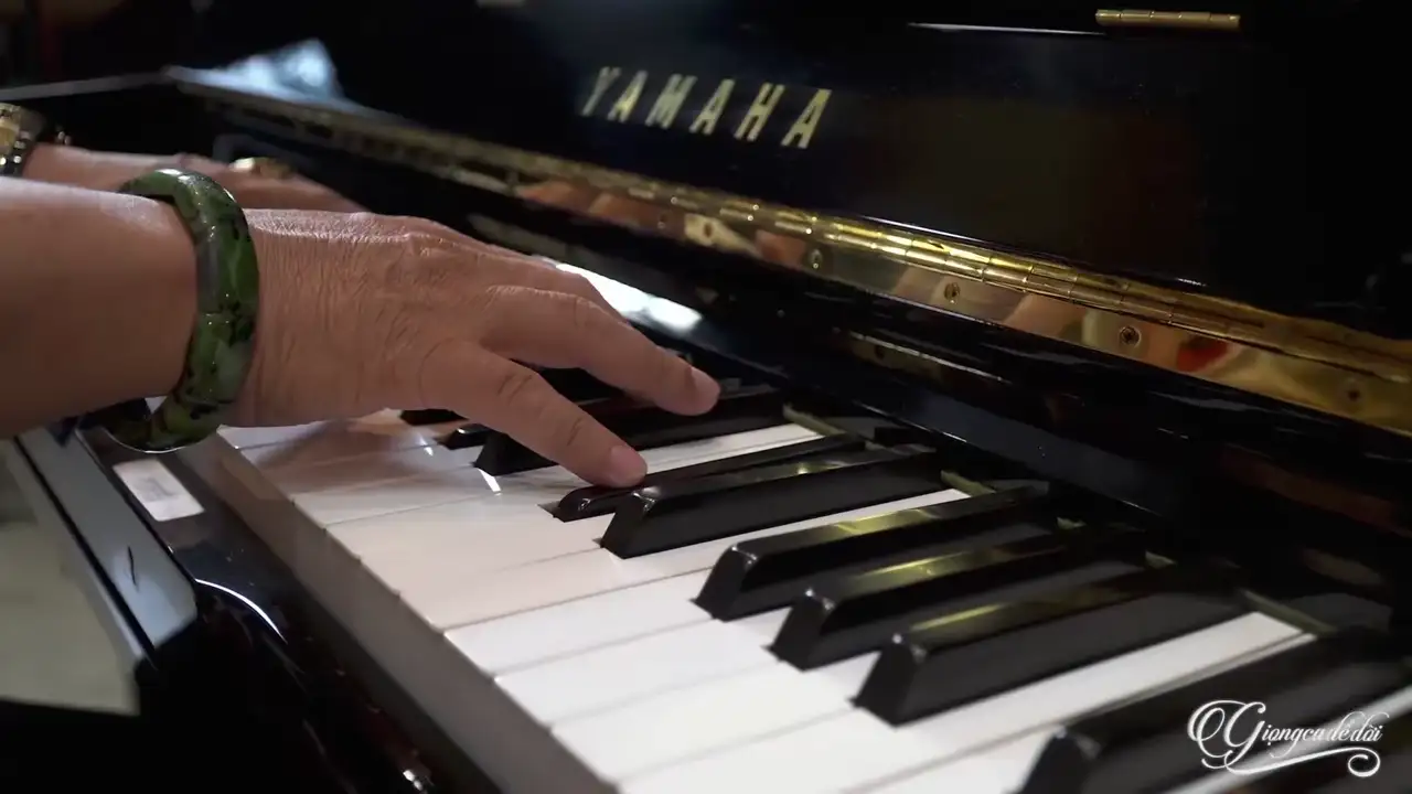 Ảnh bài hát Đừng Ví Em Là Biển