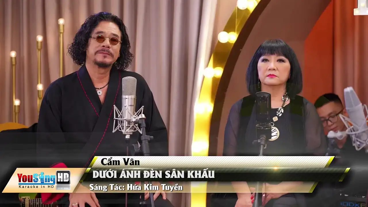 Ảnh bài hát Dưới Ánh Đèn Sân Khấu