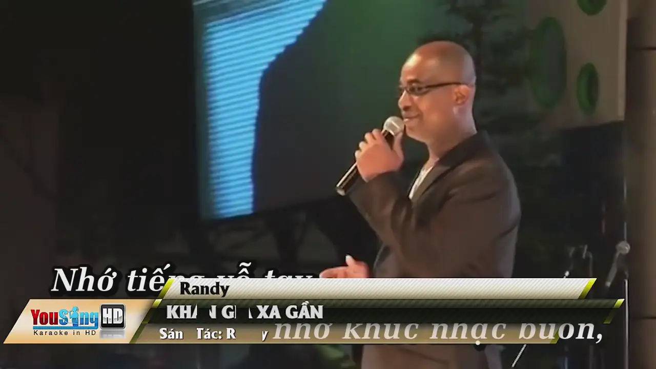 Ảnh bài hát Khán Giả Xa Gần