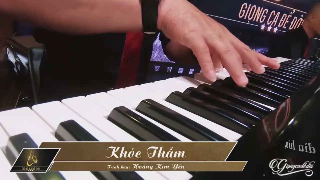 Ảnh bài hát Khóc Thầm