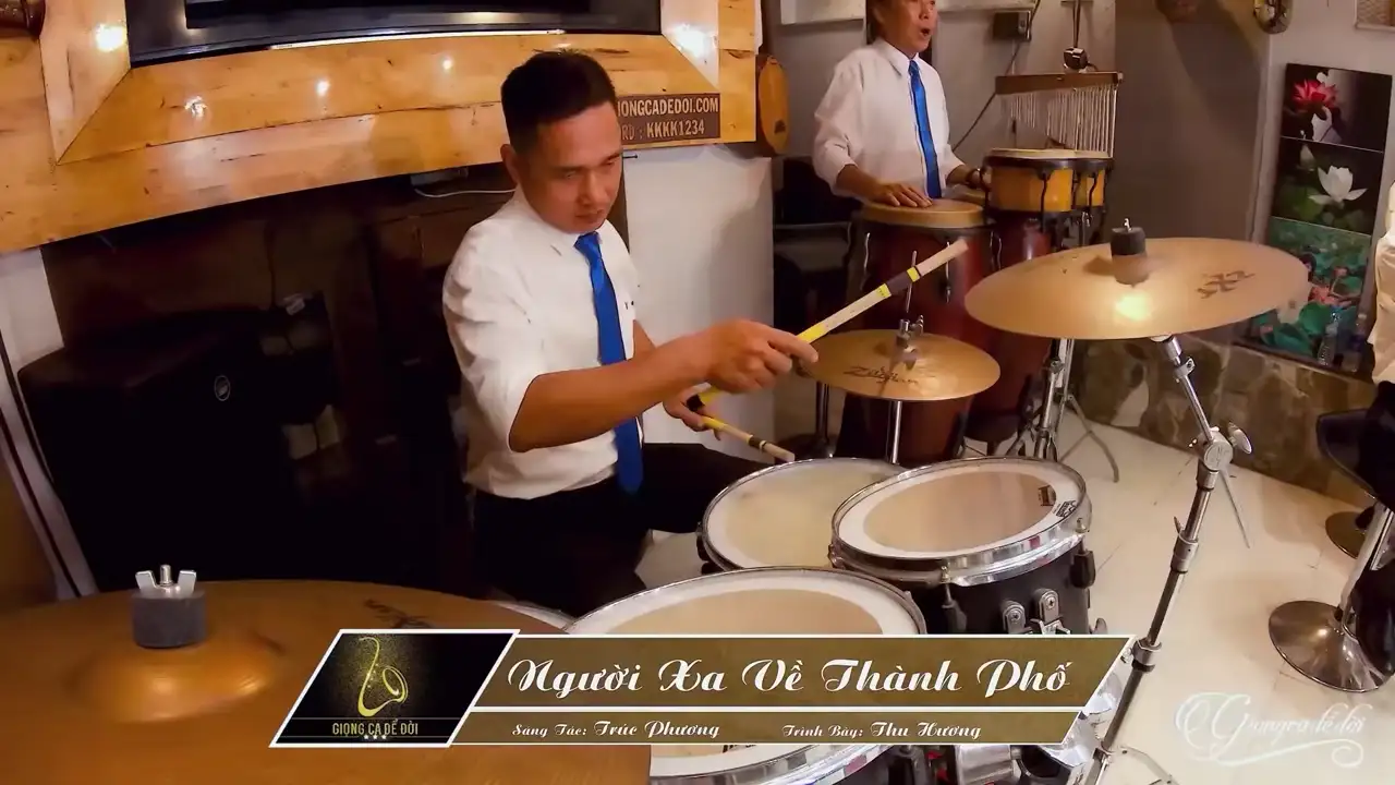 Ảnh bài hát Người Xa Về Thành Phố