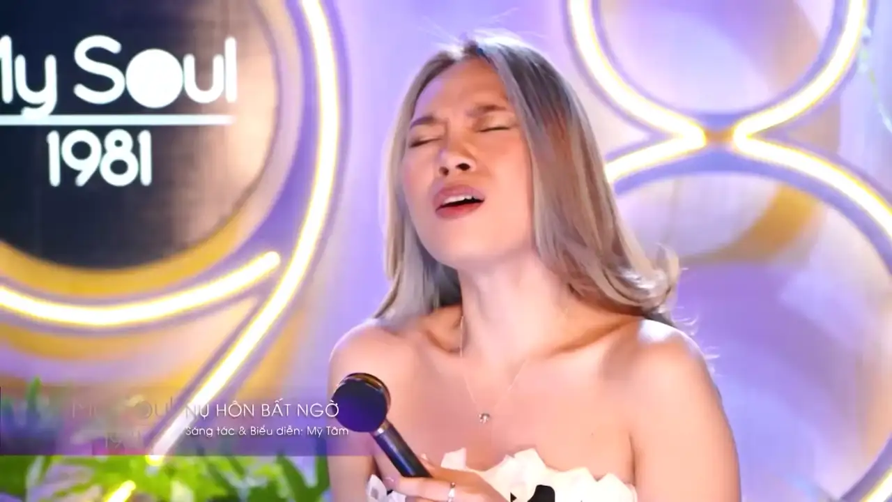 Ảnh bài hát Nụ Hôn Bất Ngờ (Live)