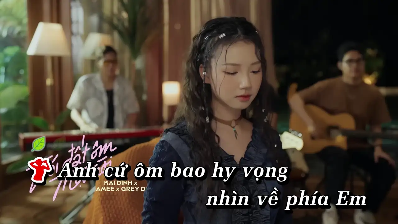 Ảnh bài hát Trái Đất Ôm Mặt Trời