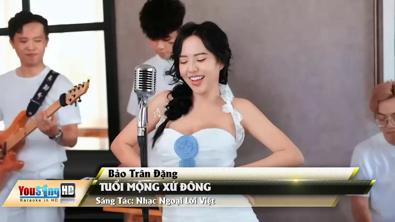 Ảnh bài hát Tuổi Mộng Xứ Đông