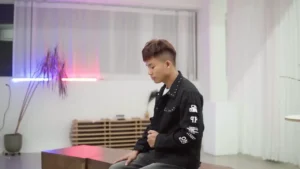 Dưới Đáy Vực Sâu – Hữu Công