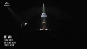 Một Mình – Hà Trần